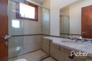 Casa em Condomínio à venda com 307m², 3 dormitórios, 1 suíte, 4 vagas, no bairro Cristal em Porto Alegre