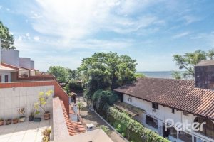 Casa em Condomínio à venda com 307m², 3 dormitórios, 1 suíte, 4 vagas, no bairro Cristal em Porto Alegre