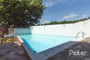 Casa em Condomínio à venda com 307m², 3 dormitórios, 1 suíte, 4 vagas, no bairro Cristal em Porto Alegre