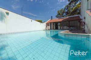 Casa em Condomínio à venda com 307m², 3 dormitórios, 1 suíte, 4 vagas, no bairro Cristal em Porto Alegre