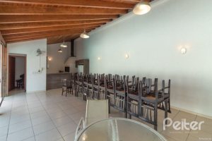 Casa em Condomínio à venda com 307m², 3 dormitórios, 1 suíte, 4 vagas, no bairro Cristal em Porto Alegre