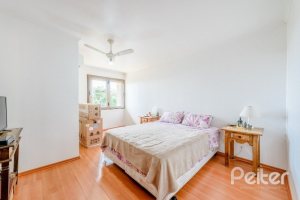 Casa em Condomínio à venda com 252m², 3 dormitórios, 1 suíte, 3 vagas, no bairro Tristeza em Porto Alegre