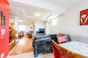 Casa em Condomínio à venda com 252m², 3 dormitórios, 1 suíte, 3 vagas, no bairro Tristeza em Porto Alegre