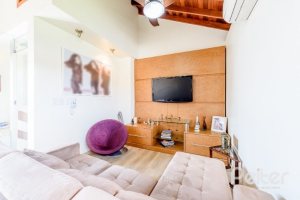 Casa em Condomínio à venda com 252m², 3 dormitórios, 1 suíte, 3 vagas, no bairro Tristeza em Porto Alegre