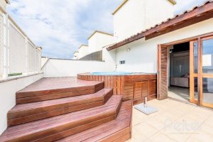 Casa em Condomínio à venda com 252m², 3 dormitórios, 1 suíte, 3 vagas, no bairro Tristeza em Porto Alegre