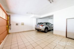 Casa em Condomínio à venda com 252m², 3 dormitórios, 1 suíte, 3 vagas, no bairro Tristeza em Porto Alegre