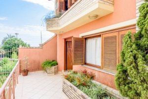 Casa em Condomínio à venda com 252m², 3 dormitórios, 1 suíte, 3 vagas, no bairro Tristeza em Porto Alegre