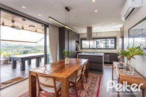 Casa em Condomínio à venda com 303m², 3 dormitórios, 3 suítes, 4 vagas, no bairro Alphaville em PORTO ALEGRE