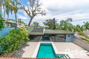 Casa à venda com 279m², 4 dormitórios, 1 suíte, 4 vagas, no bairro Jardim Isabel em Porto Alegre