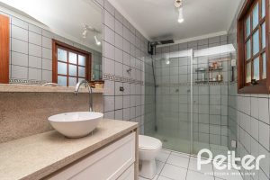 Casa à venda com 279m², 4 dormitórios, 1 suíte, 4 vagas, no bairro Jardim Isabel em Porto Alegre