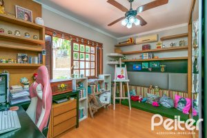 Casa à venda com 279m², 4 dormitórios, 1 suíte, 4 vagas, no bairro Jardim Isabel em Porto Alegre