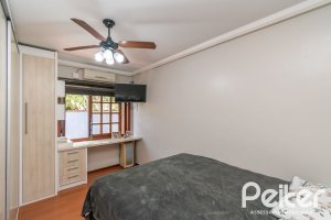 Casa à venda com 279m², 4 dormitórios, 1 suíte, 4 vagas, no bairro Jardim Isabel em Porto Alegre