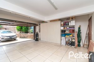 Casa à venda com 279m², 4 dormitórios, 1 suíte, 4 vagas, no bairro Jardim Isabel em Porto Alegre