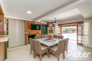 Casa à venda com 279m², 4 dormitórios, 1 suíte, 4 vagas, no bairro Jardim Isabel em Porto Alegre