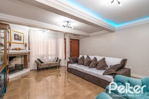 Casa à venda com 279m², 4 dormitórios, 1 suíte, 4 vagas, no bairro Jardim Isabel em Porto Alegre