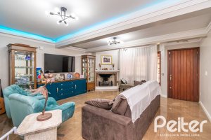 Casa à venda com 279m², 4 dormitórios, 1 suíte, 4 vagas, no bairro Jardim Isabel em Porto Alegre