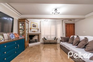 Casa à venda com 279m², 4 dormitórios, 1 suíte, 4 vagas, no bairro Jardim Isabel em Porto Alegre