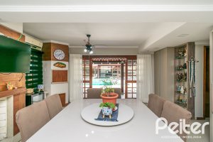 Casa à venda com 279m², 4 dormitórios, 1 suíte, 4 vagas, no bairro Jardim Isabel em Porto Alegre