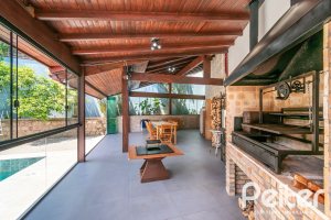 Casa à venda com 279m², 4 dormitórios, 1 suíte, 4 vagas, no bairro Jardim Isabel em Porto Alegre