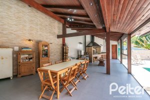 Casa à venda com 279m², 4 dormitórios, 1 suíte, 4 vagas, no bairro Jardim Isabel em Porto Alegre