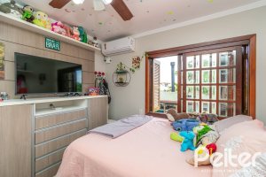 Casa à venda com 279m², 4 dormitórios, 1 suíte, 4 vagas, no bairro Jardim Isabel em Porto Alegre