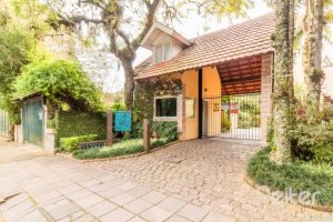 Casa em Condomínio à venda com 257m², 3 dormitórios, 1 suíte, 3 vagas, no bairro Tristeza em PORTO ALEGRE