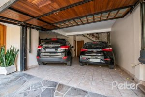 Casa em Condomínio à venda com 240m², 3 dormitórios, 1 suíte, 2 vagas, no bairro Jardim Isabel em Porto Alegre