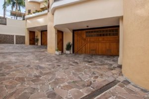 Casa em Condomínio à venda com 240m², 3 dormitórios, 1 suíte, 2 vagas, no bairro Jardim Isabel em Porto Alegre