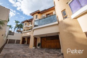 Casa em Condomínio à venda com 240m², 3 dormitórios, 1 suíte, 2 vagas, no bairro Jardim Isabel em Porto Alegre