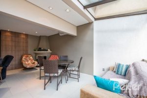 Casa em Condomínio à venda com 240m², 3 dormitórios, 1 suíte, 2 vagas, no bairro Jardim Isabel em Porto Alegre