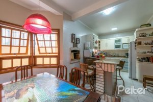 Casa em Condomínio à venda com 240m², 3 dormitórios, 1 suíte, 2 vagas, no bairro Jardim Isabel em Porto Alegre