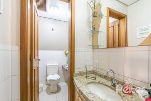 Casa em Condomínio à venda com 240m², 3 dormitórios, 1 suíte, 2 vagas, no bairro Jardim Isabel em Porto Alegre