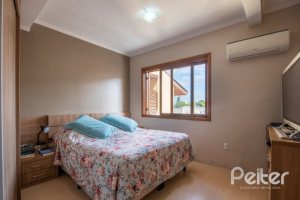 Casa em Condomínio à venda com 240m², 3 dormitórios, 1 suíte, 2 vagas, no bairro Jardim Isabel em Porto Alegre