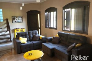Casa à venda com 159m², 3 dormitórios, 1 suíte, 3 vagas, no bairro Ipanema / Altos Do Ipê em Porto Alegre