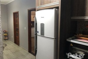 Casa à venda com 159m², 3 dormitórios, 1 suíte, 3 vagas, no bairro Ipanema / Altos Do Ipê em Porto Alegre