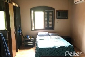 Casa à venda com 159m², 3 dormitórios, 1 suíte, 3 vagas, no bairro Ipanema / Altos Do Ipê em Porto Alegre