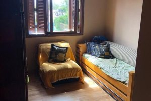Casa à venda com 159m², 3 dormitórios, 1 suíte, 3 vagas, no bairro Ipanema / Altos Do Ipê em Porto Alegre