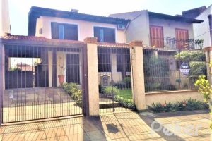 Casa à venda com 230m², 3 dormitórios, 1 suíte, 2 vagas, no bairro Ipanema em Porto Alegre