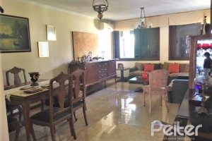 Casa à venda com 230m², 3 dormitórios, 1 suíte, 2 vagas, no bairro Ipanema em Porto Alegre