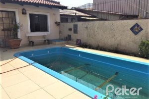 Casa à venda com 230m², 3 dormitórios, 1 suíte, 2 vagas, no bairro Ipanema em Porto Alegre