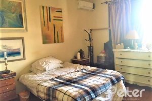 Casa à venda com 230m², 3 dormitórios, 1 suíte, 2 vagas, no bairro Ipanema em Porto Alegre