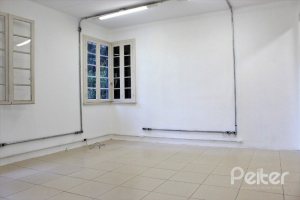 Casa à venda com 290m², 3 dormitórios, 6 vagas, no bairro Menino Deus em Porto Alegre