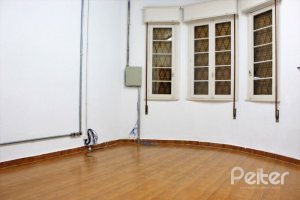 Casa à venda com 290m², 3 dormitórios, 6 vagas, no bairro Menino Deus em Porto Alegre