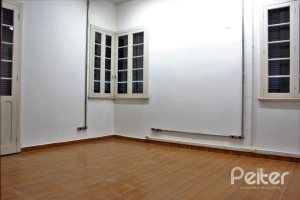 Casa à venda com 290m², 3 dormitórios, 6 vagas, no bairro Menino Deus em Porto Alegre