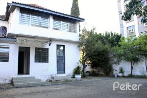 Casa à venda com 290m², 3 dormitórios, 6 vagas, no bairro Menino Deus em Porto Alegre