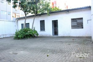 Casa à venda com 290m², 3 dormitórios, 6 vagas, no bairro Menino Deus em Porto Alegre