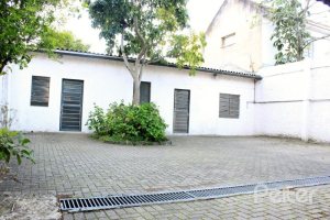 Casa à venda com 290m², 3 dormitórios, 6 vagas, no bairro Menino Deus em Porto Alegre