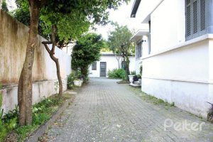 Casa à venda com 290m², 3 dormitórios, 6 vagas, no bairro Menino Deus em Porto Alegre