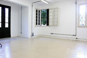 Casa à venda com 290m², 3 dormitórios, 6 vagas, no bairro Menino Deus em Porto Alegre