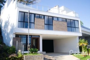 Casa em Condomínio à venda com 284m², 3 dormitórios, 1 suíte, 2 vagas, no bairro Nonoai em Porto Alegre